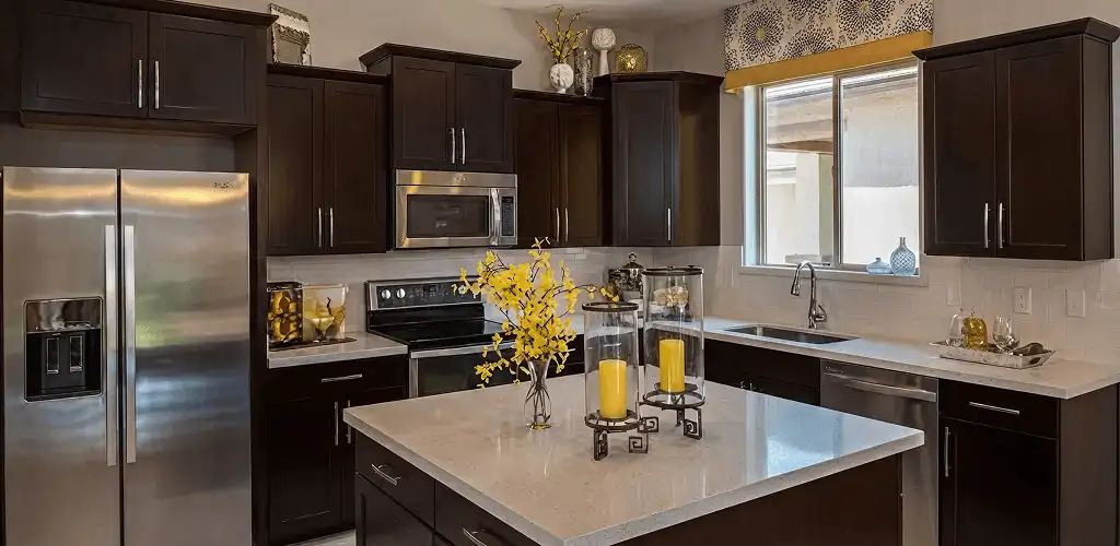 Cabinet painting results with freshly painted kitchen cabinets in Mobile, AL